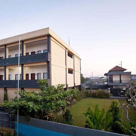 Pondok Taman 828 Otel Denpasar Dış mekan fotoğraf
